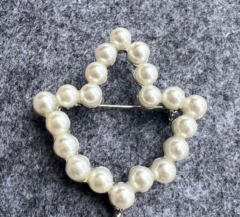 Large Pearl IVY Lapel Pin