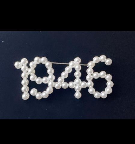 1946 Links Pearl Lapel Pin